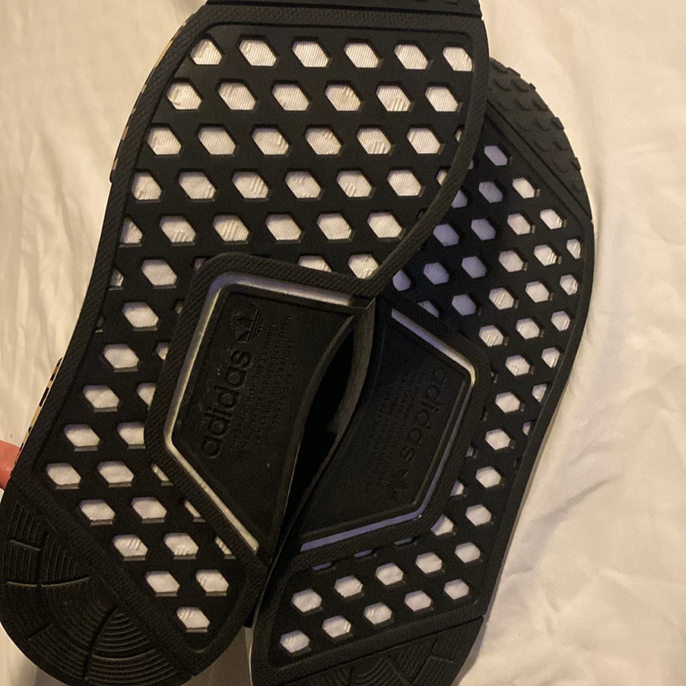 NEW Adidas tennis shoes size 9 1/2 - Picture 3 of 4